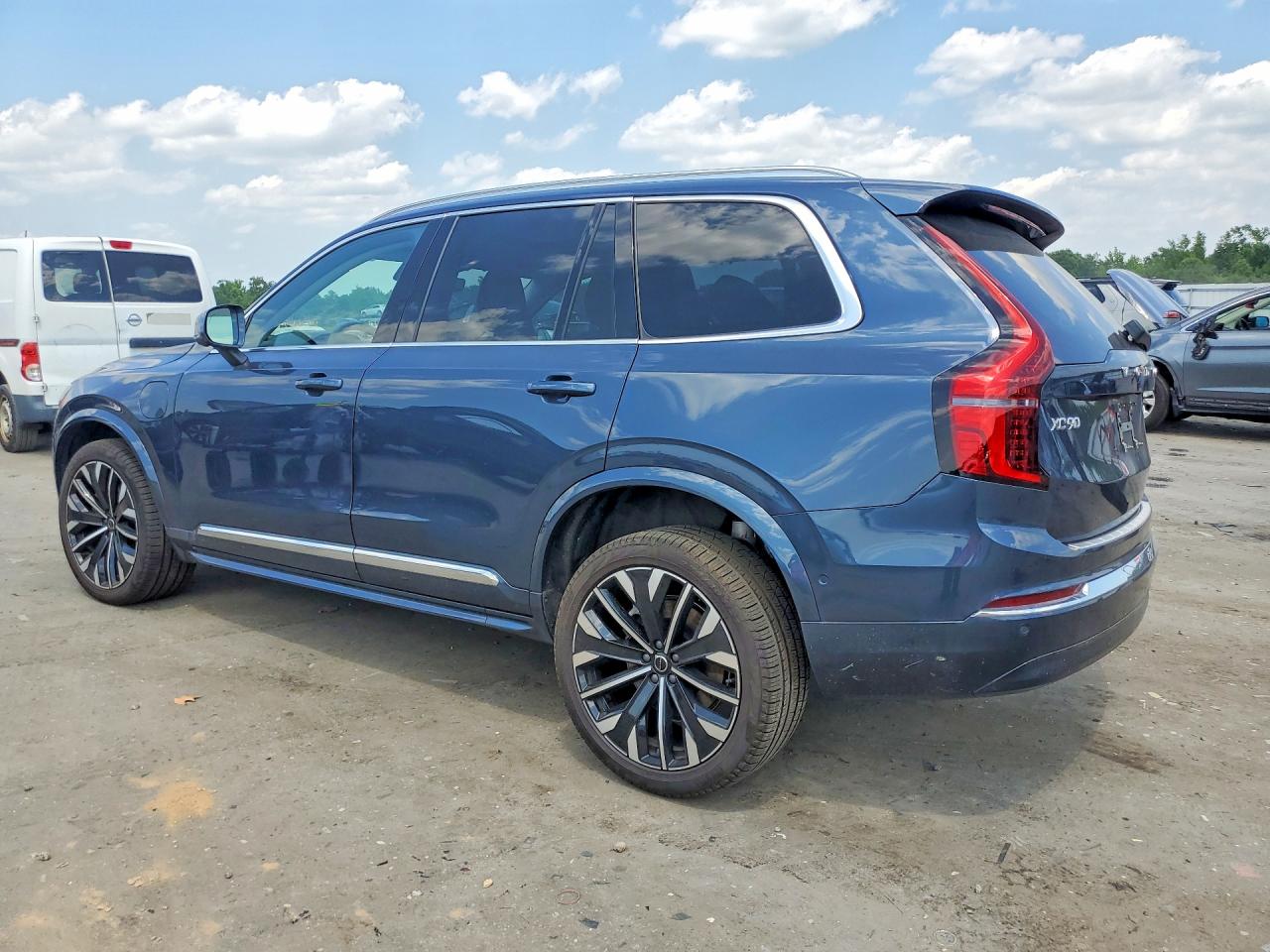 2025 VOLVO XC90 Ultra