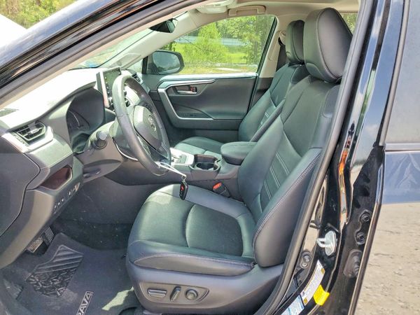 2020 TOYOTA RAV4 Limited HV