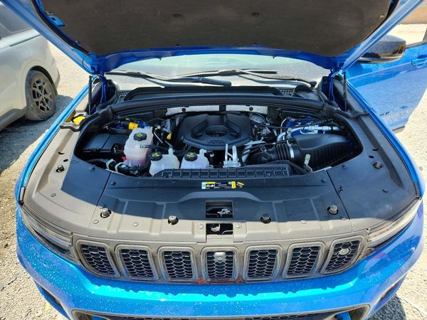 2022 JEEP CHEROKEE Trailhawk 4XE — Engine bay