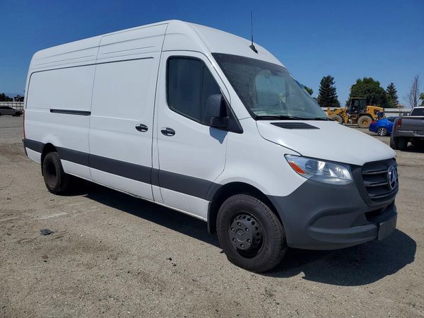 2024 MERCEDES-BENZ SPRINTER 907 (VS30) — Passenger 3/4