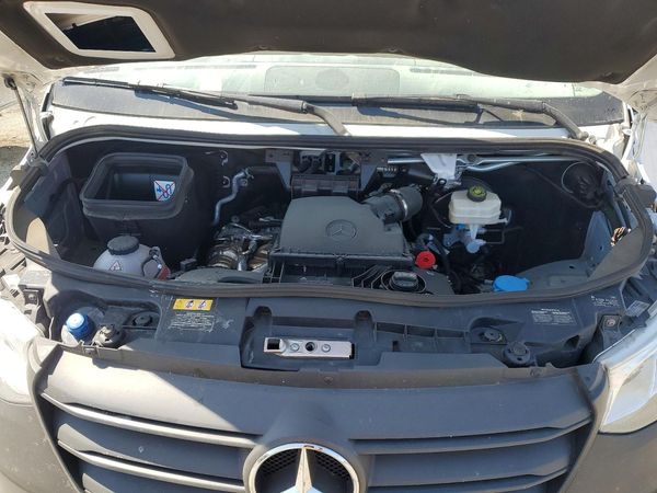 2024 MERCEDES-BENZ SPRINTER 907 (VS30) — Engine bay