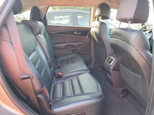 2017 KIA SORENTO L, LX