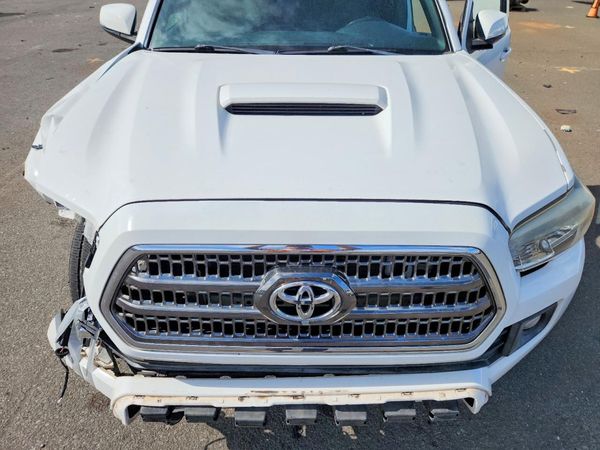 2017 TOYOTA TACOMA