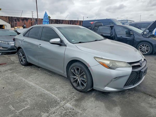 2015 TOYOTA CAMRY — Passenger 3/4