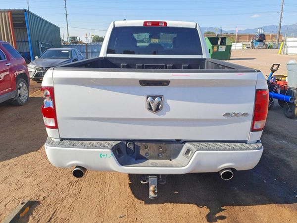 2014 RAM 1500 ST QUAD CAB 4X4