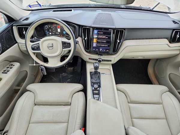 2021 VOLVO XC60 Inscription