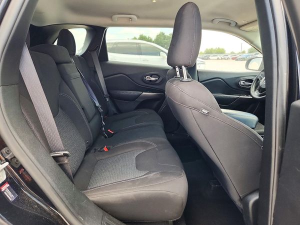2019 JEEP CHEROKEE LATITUDE FWD
