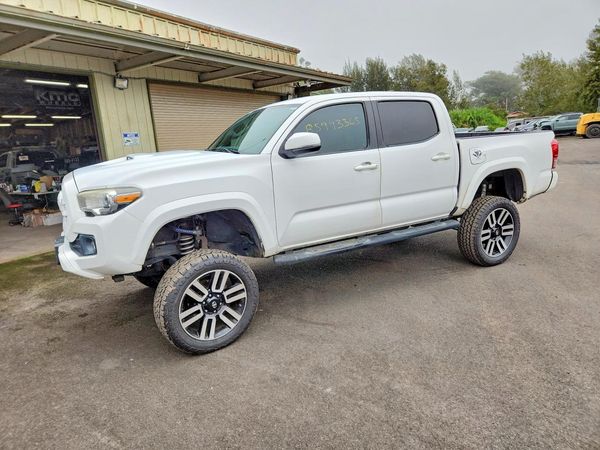 2017 TOYOTA TACOMA — Front 3/4