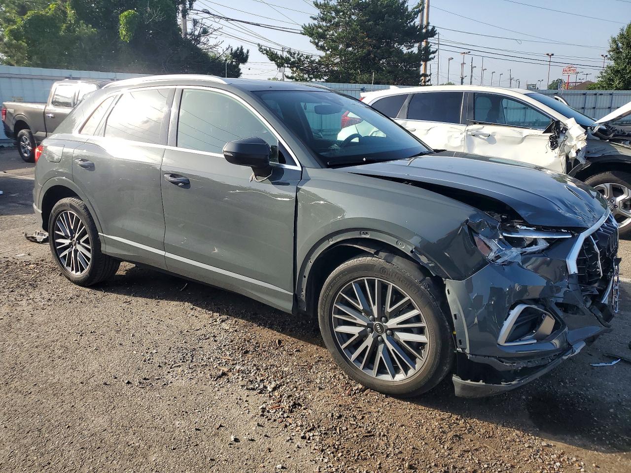 2022 AUDI Q3 quattro Premium Plus