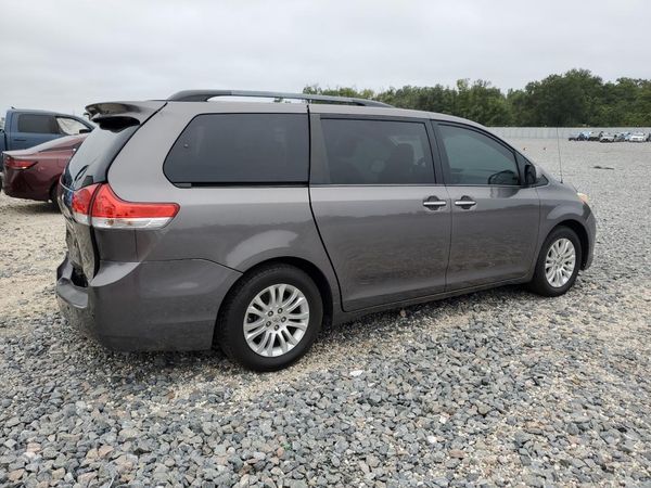 2014 TOYOTA SIENNA
