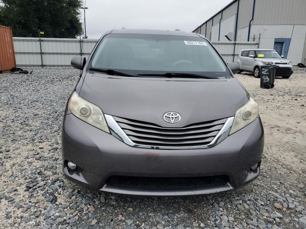 2014 TOYOTA SIENNA