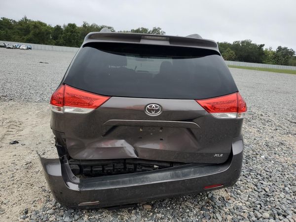 2014 TOYOTA SIENNA