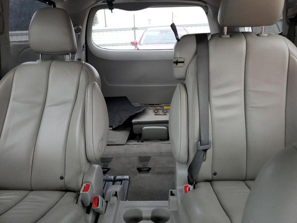 2014 TOYOTA SIENNA