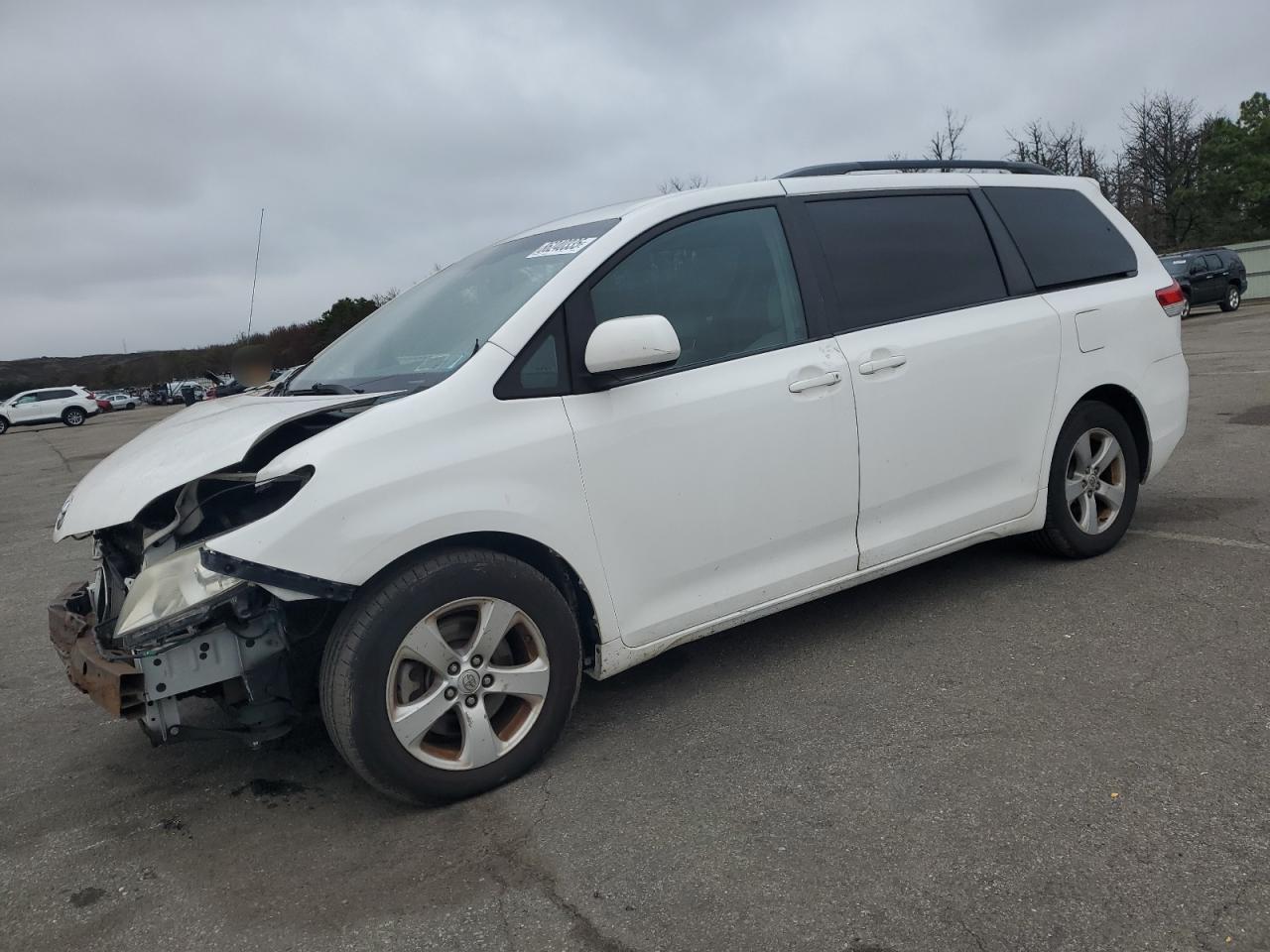 2014 TOYOTA SIENNA