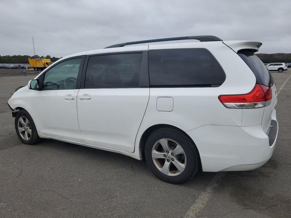 2014 TOYOTA SIENNA