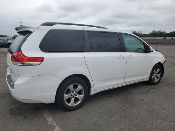 2014 TOYOTA SIENNA