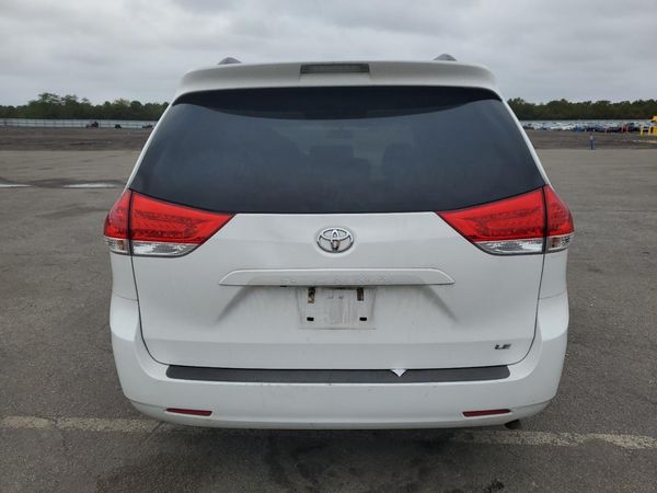 2014 TOYOTA SIENNA