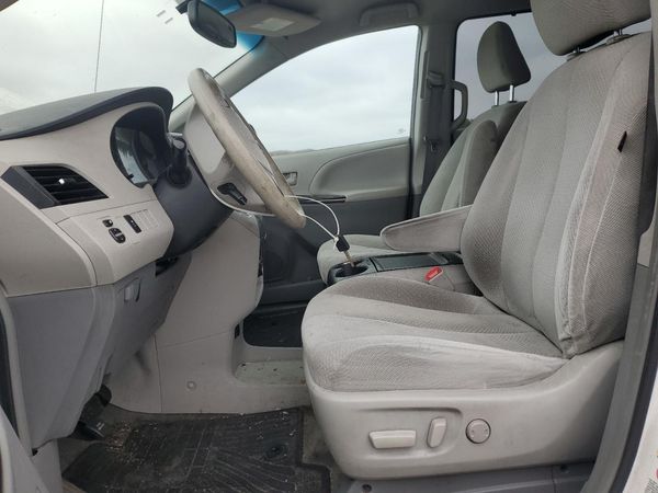 2014 TOYOTA SIENNA