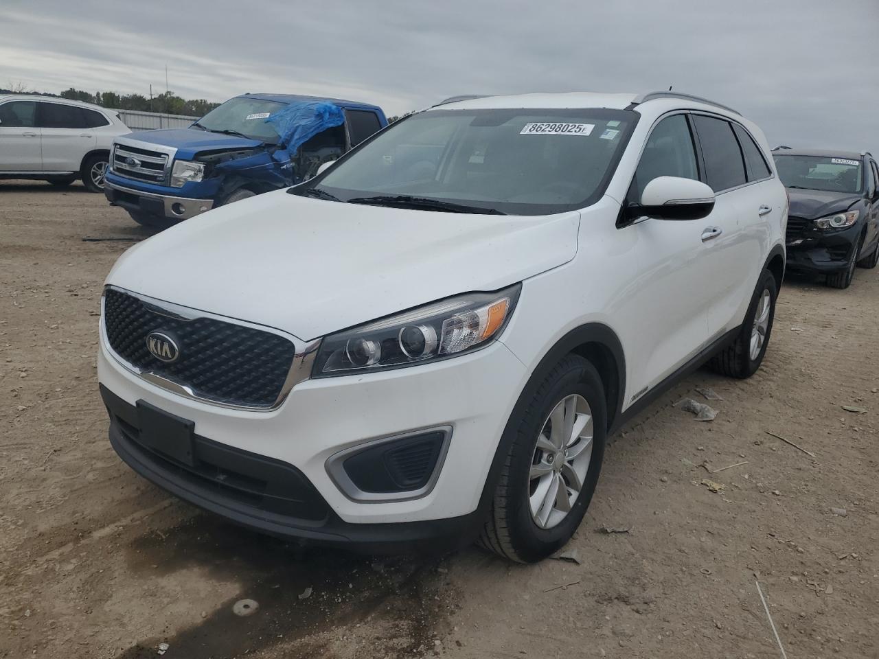 2017 KIA SORENTO L, LX