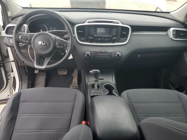 2017 KIA SORENTO L, LX