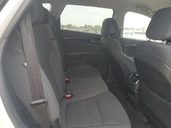 2017 KIA SORENTO L, LX
