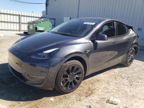 2024 TESLA MODEL Y — Front 3/4
