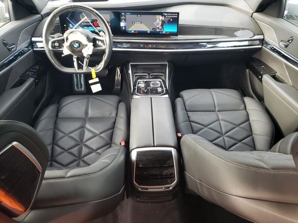 2023 BMW 740