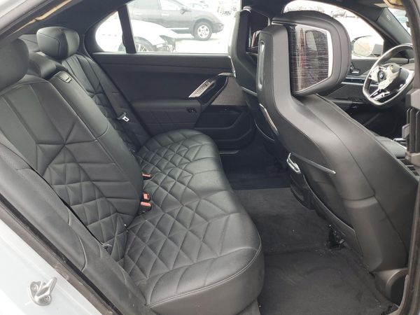 2023 BMW 740