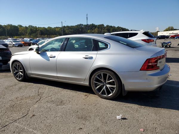 2018 VOLVO S90 Momentum