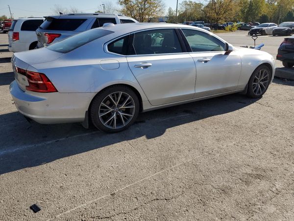 2018 VOLVO S90 Momentum