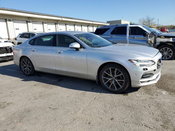 2018 VOLVO S90 Momentum