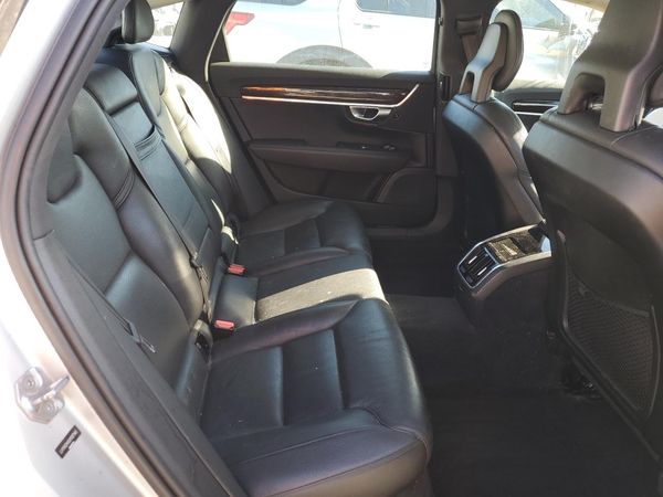 2018 VOLVO S90 Momentum