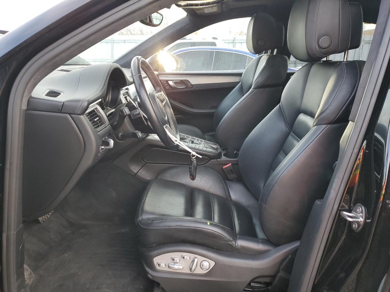 2017 PORSCHE MACAN