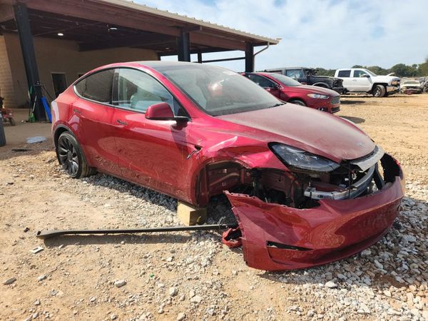 2024 TESLA MODEL Y