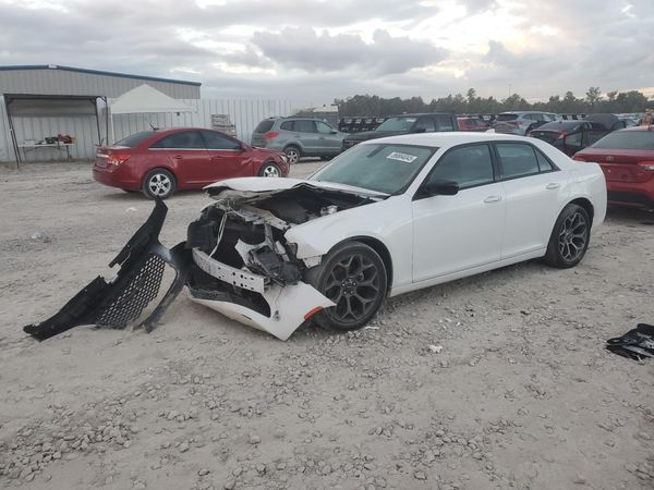 2018 CHRYSLER 300