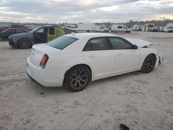 2018 CHRYSLER 300