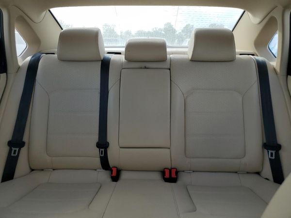2019 VOLKSWAGEN PASSAT