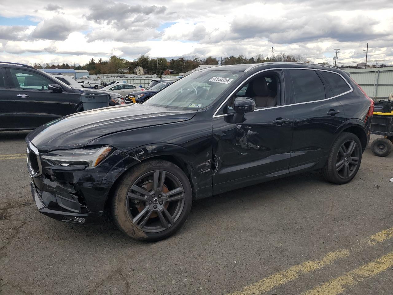 2021 VOLVO XC60 Momentum