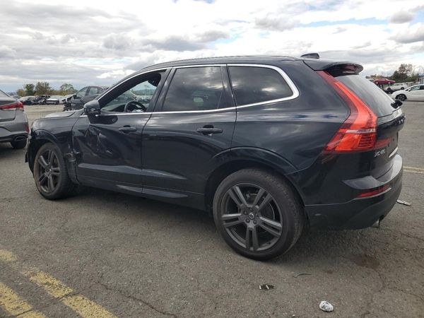 2021 VOLVO XC60 Momentum