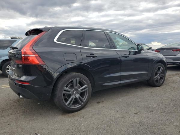 2021 VOLVO XC60 Momentum
