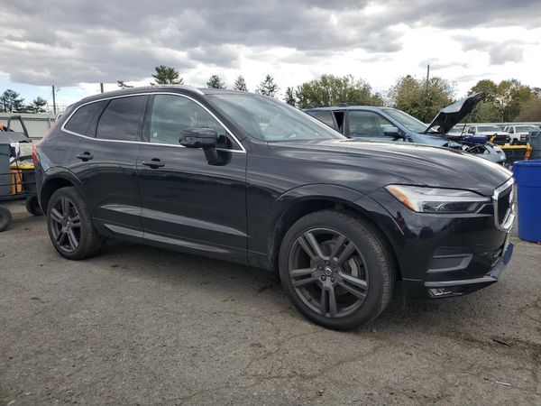 2021 VOLVO XC60 Momentum