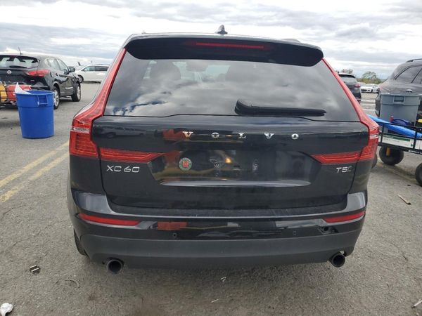 2021 VOLVO XC60 Momentum