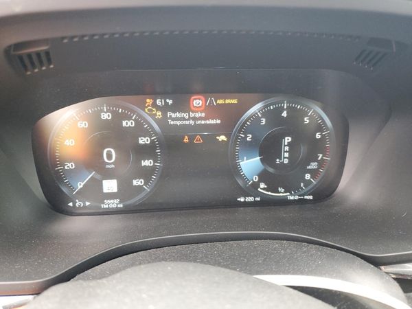 2021 VOLVO XC60 Momentum