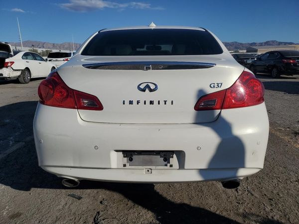 2013 INFINITI G37