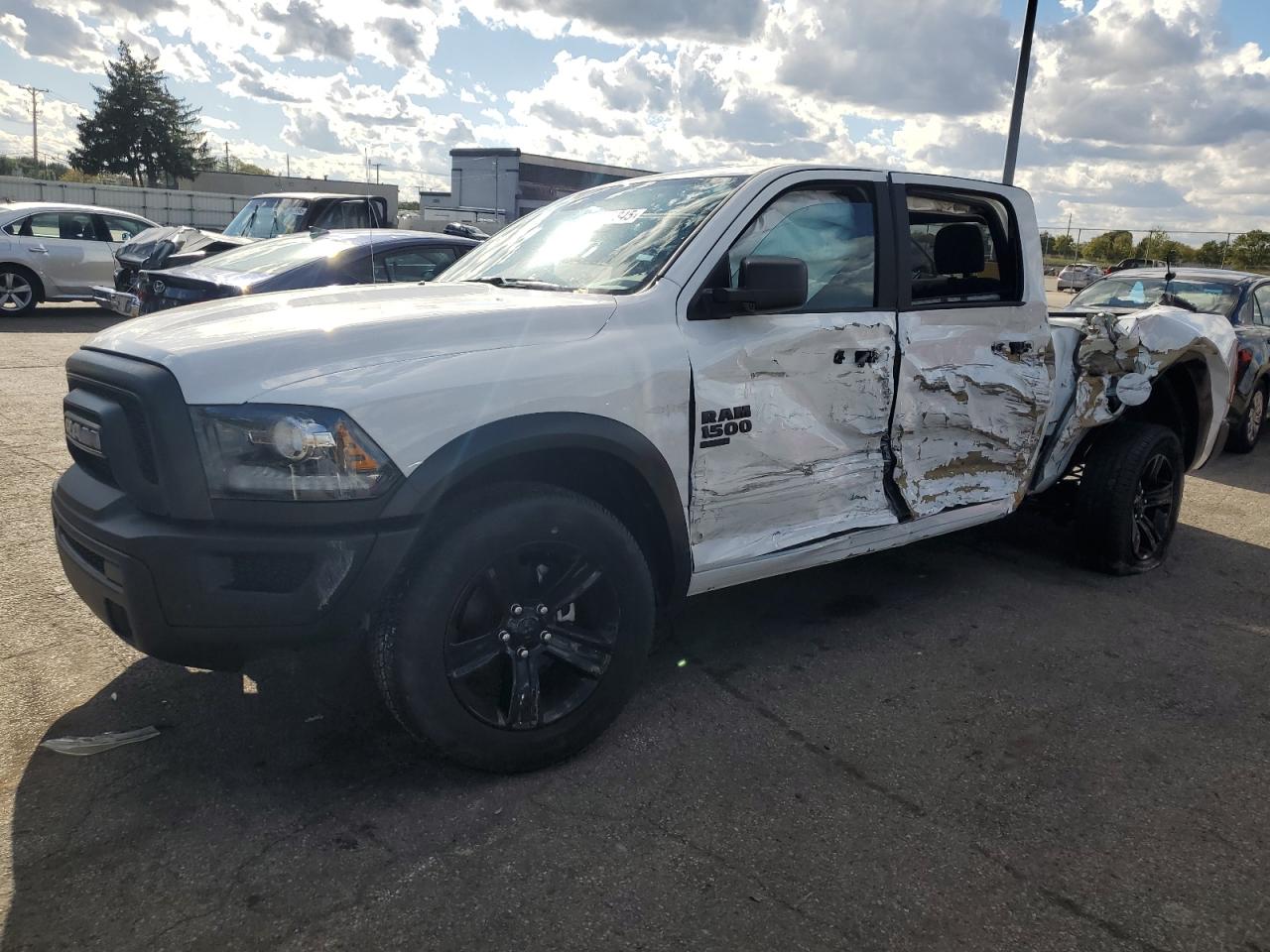 2024 RAM 1500 SLT / Warlock — Front 3/4
