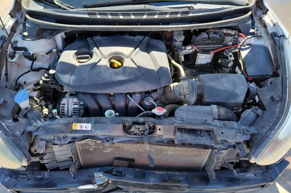 2016 HYUNDAI ELANTRA — Engine bay