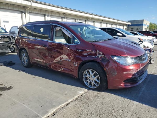 2020 CHRYSLER VOYAGER LXI — Passenger 3/4