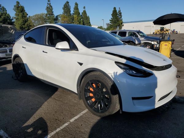 2021 TESLA MODEL Y — Passenger 3/4