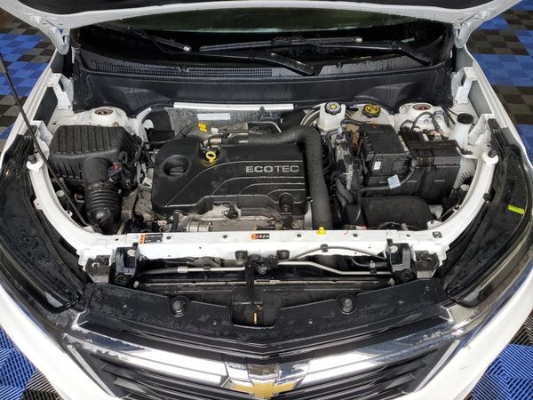 2022 CHEVROLET EQUINOX LT (1LT) — Engine bay