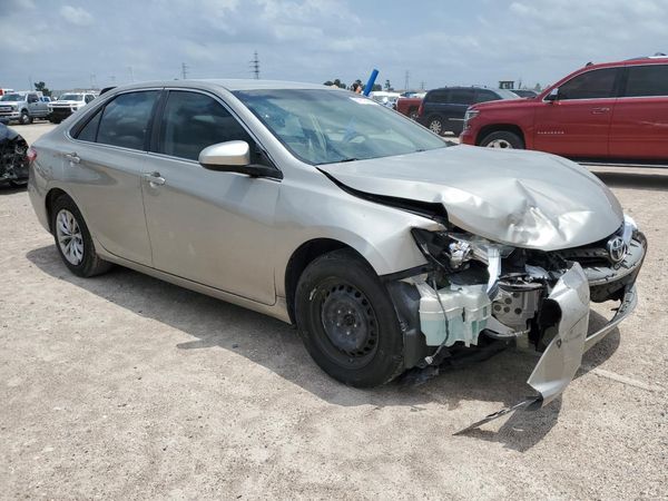 2016 TOYOTA CAMRY